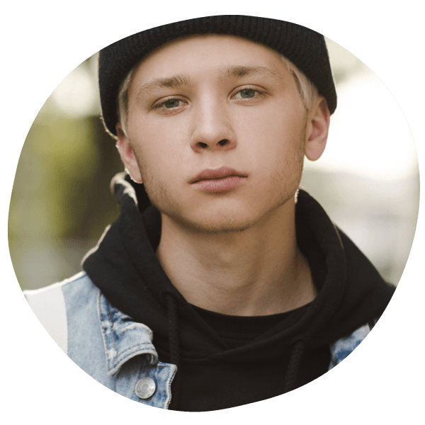 Miesoletettu nuori henkilö.