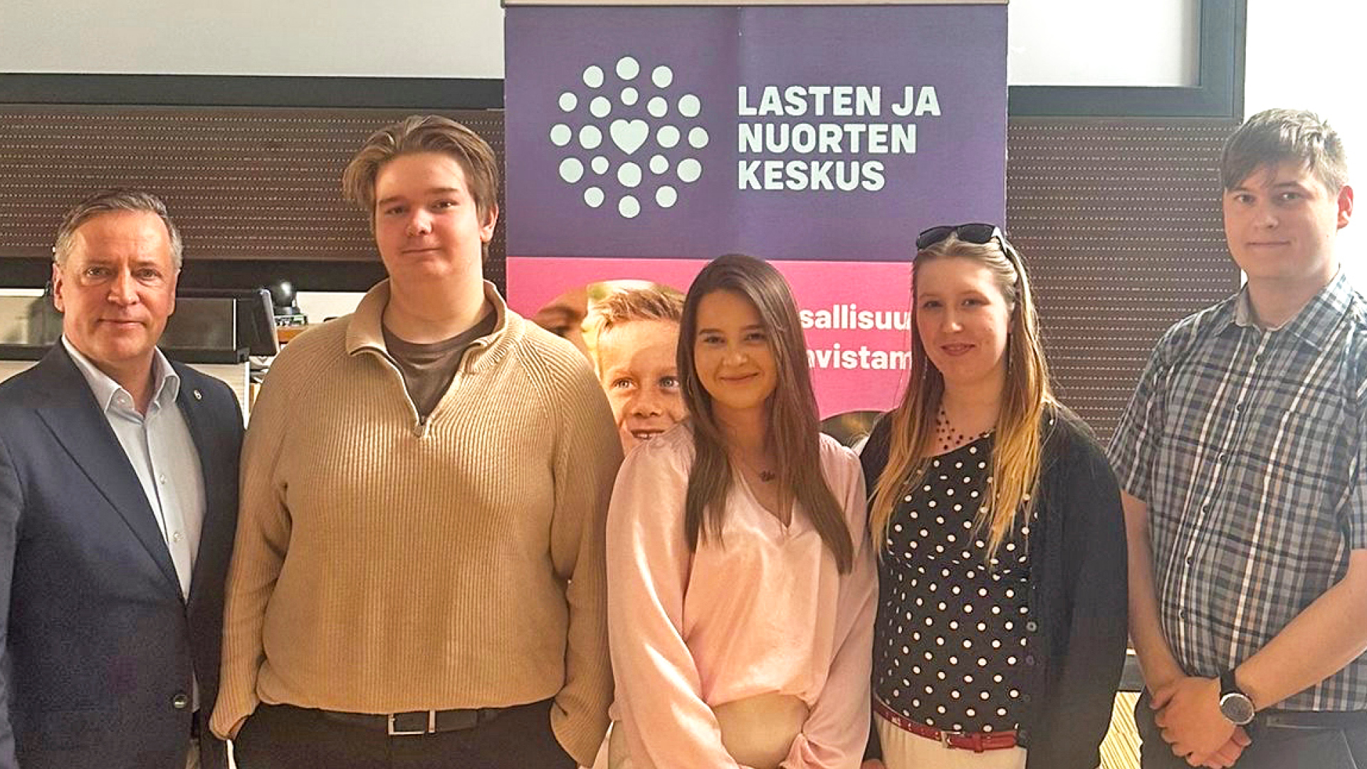 Hallituksen jäsenet.